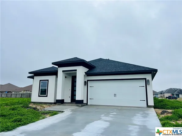 303 Claret Dr, Port Lavaca, TX 77979