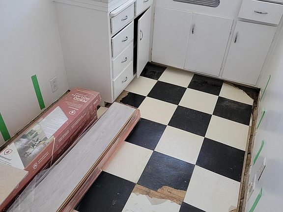 5th image of 1000 Judah St APT 102