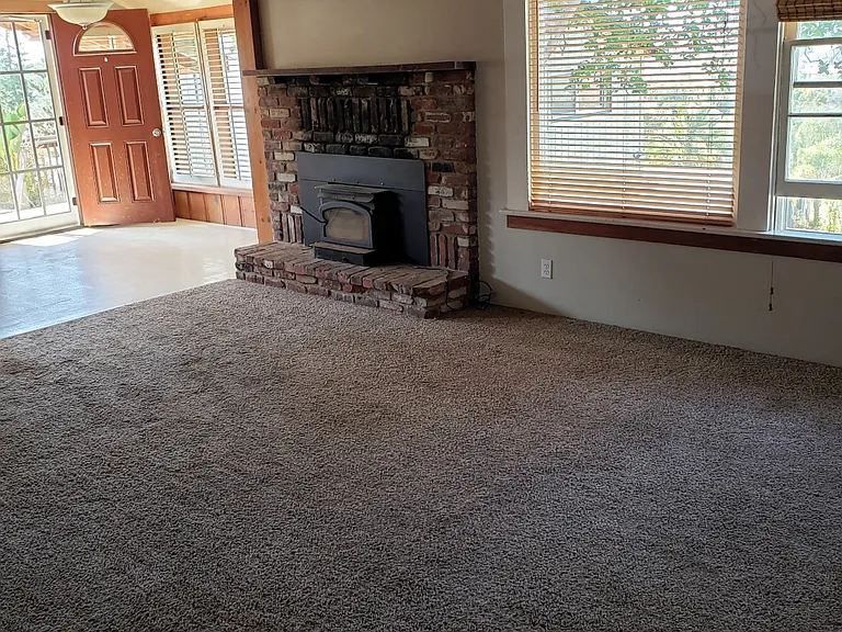 861 Hutchison St — Photo 2