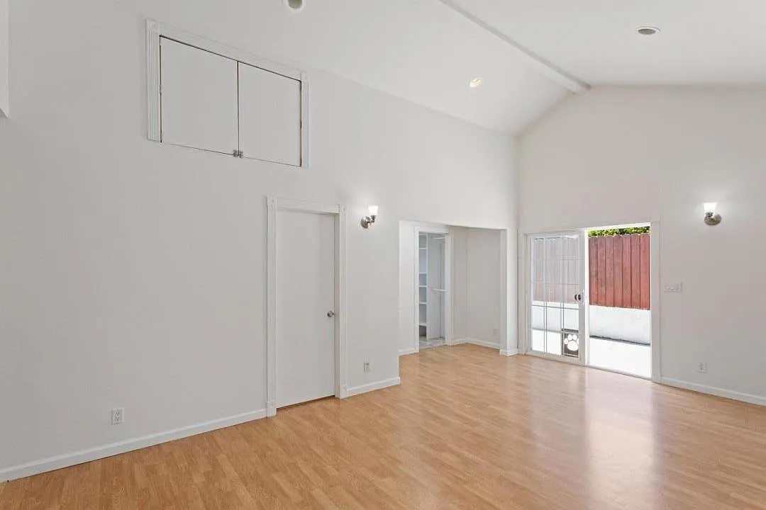 249 Linden Ave photo 1