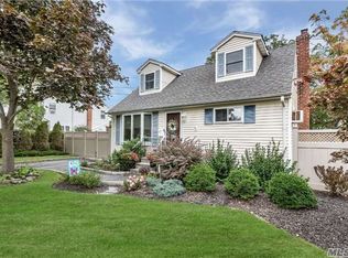 55 Adams St E, East Islip, NY 11730
