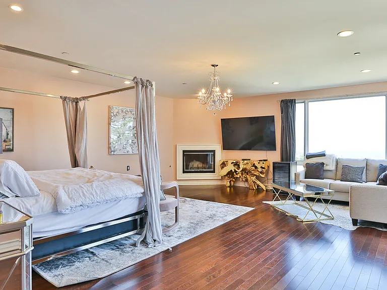 14445 Mulholland Dr — Photo 14