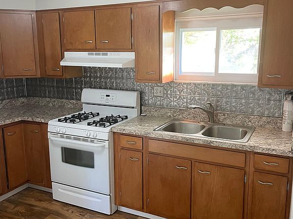 2nd image of 14628 E Broad St #1