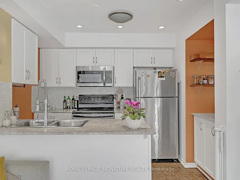 28 Laidlaw St #1612 — Photo 10