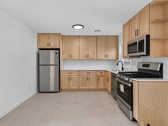 4th image of 94 Irving Pl #2