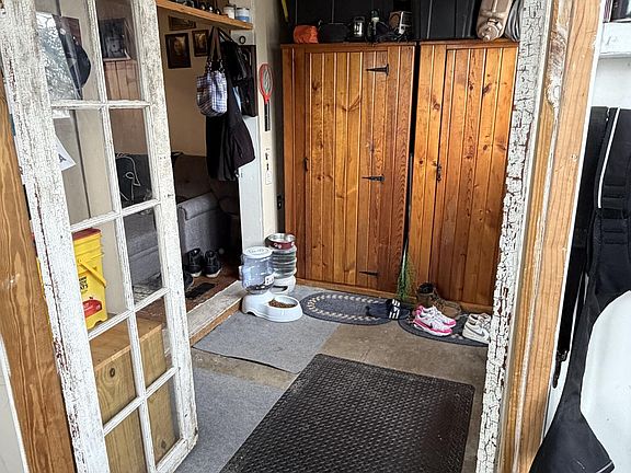 2nd image of 555 Carrie St