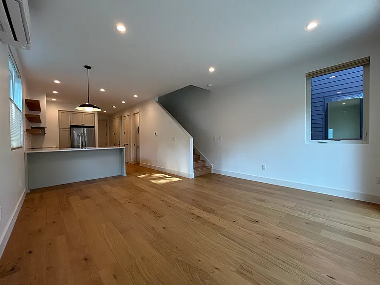 1003 E Washington St — Photo 8
