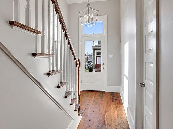 3rd image of 2528 Saint Thomas St