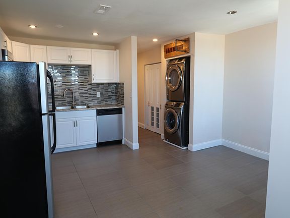 Kitchen & Laundry area