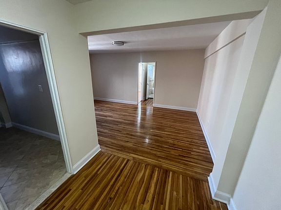 4th image of 14336 Barclay Ave APT 5B