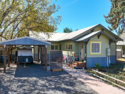 124 NW Dogwood Ave, Redmond, OR, 97756