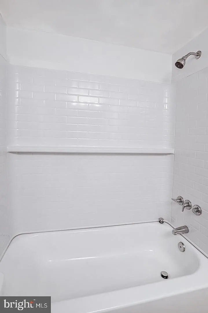 2 bed, 1.0 bath, 1007 sqft, $2,150 — Photo 3