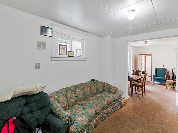 3rd image of 330 Sherburne Ave