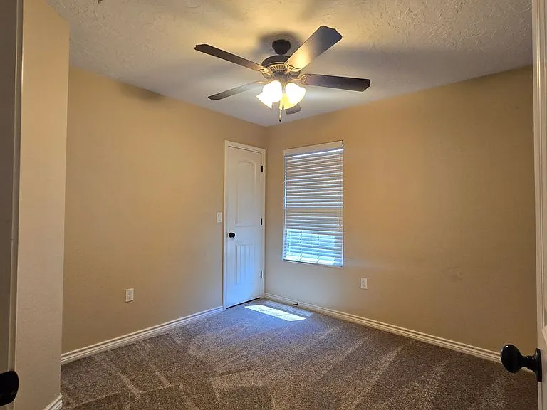 2323 Flagstone Dr — Photo 9