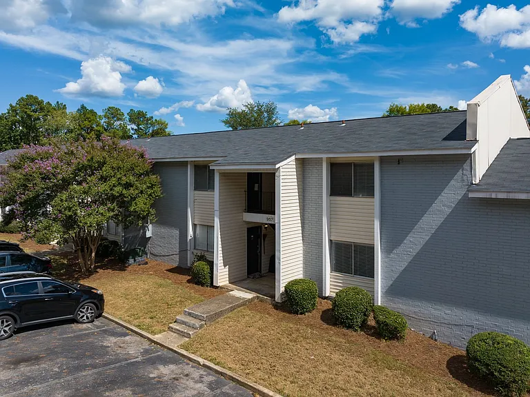 Beacon Pointe Apartments — Photo 15