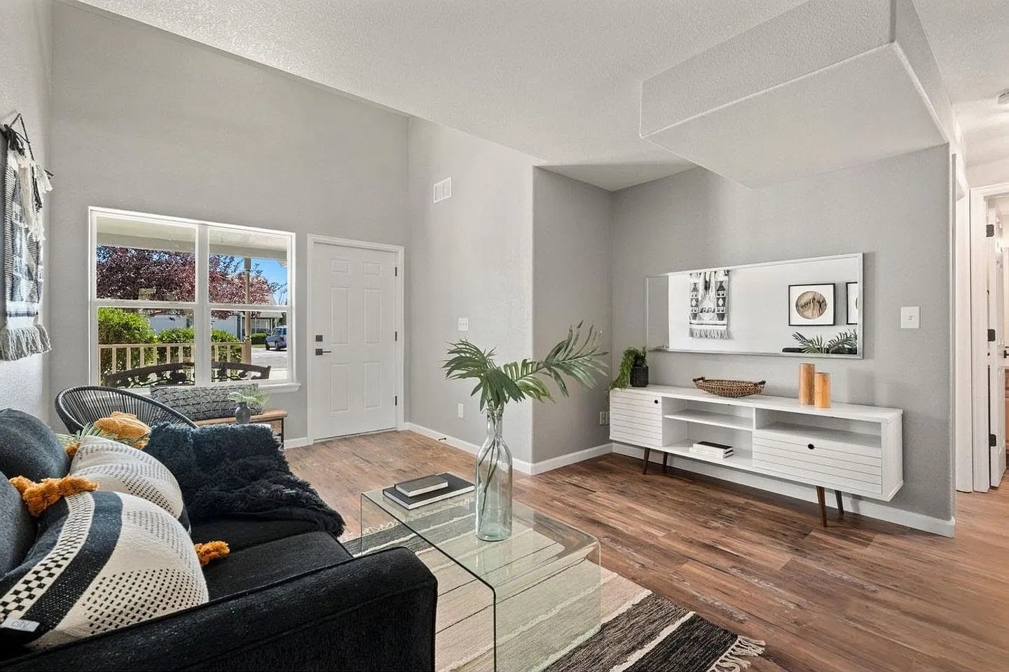 Comfort, Style & Convenience in One Great Townhome! — Photo 4