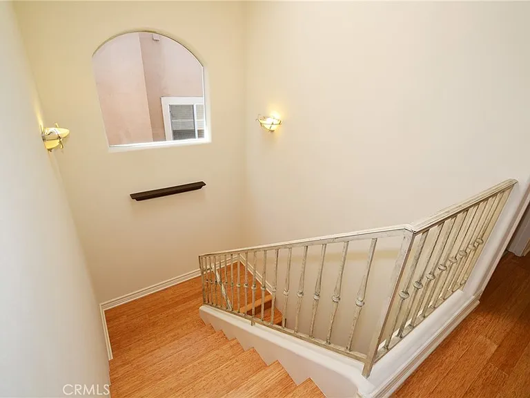 2203 Harriman #B — Photo 8