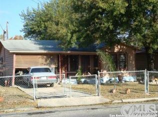 317 E Aviation Blvd, Universal City, TX 78148