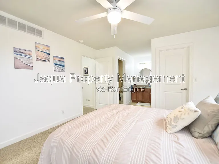 380 Market Pl — Photo 9