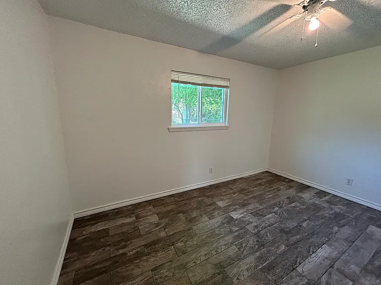402 Randy Blvd #B — Photo 8