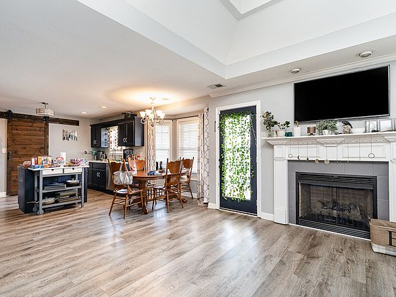2nd image of 2925 Brewster Dr