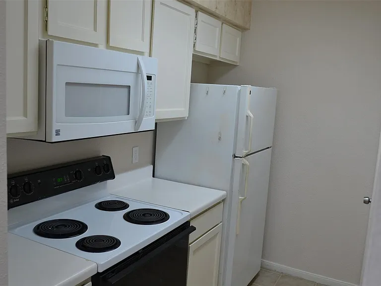 6111 Beverly Hill St #43 — Photo 22