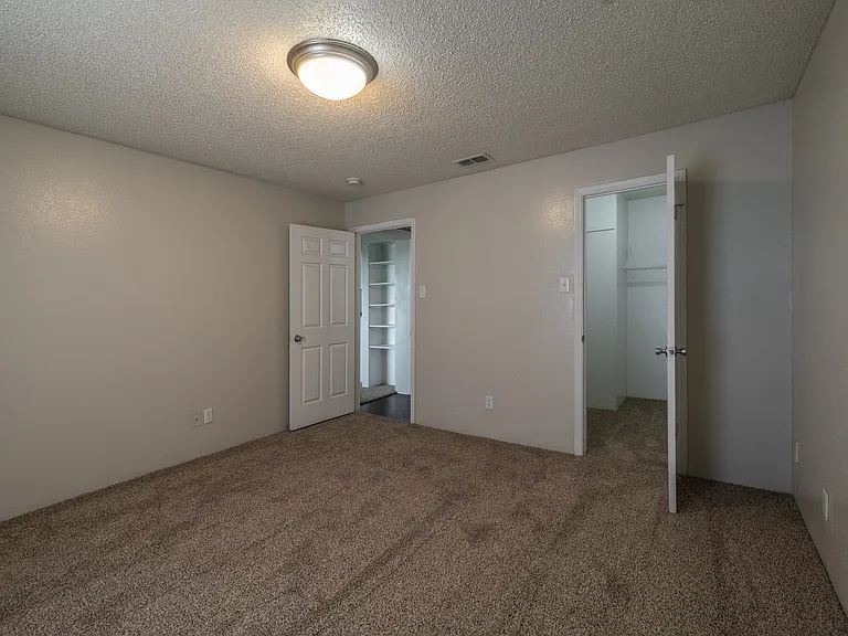 Palisades Park Apartments — Photo 36
