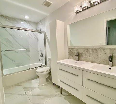 4th image of 3511 Estepona Ave