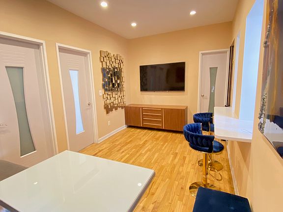 4th image of 236 E 28th St APT 4A