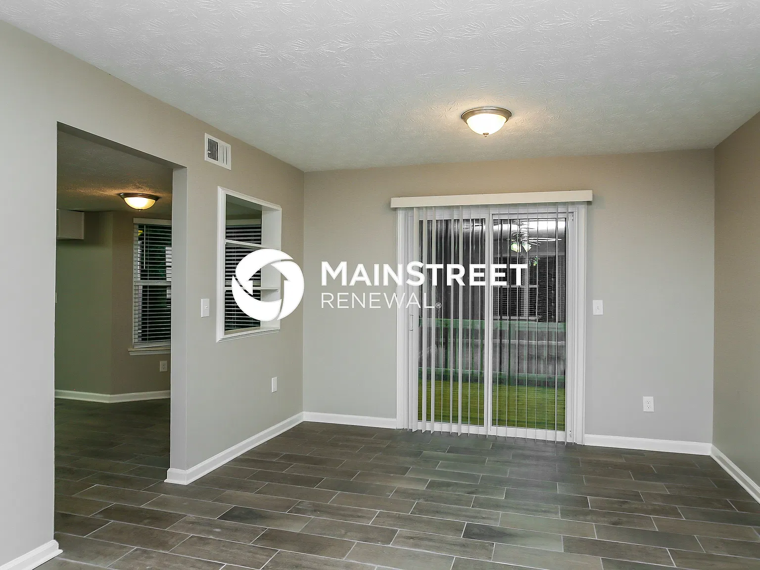 2725 Wildflower Ln — Photo 3