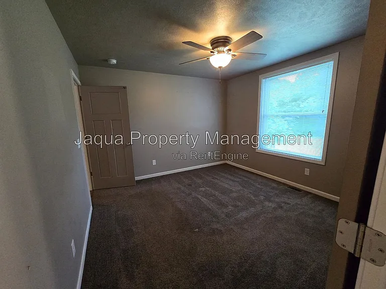 10574 Stadium Dr — Photo 16