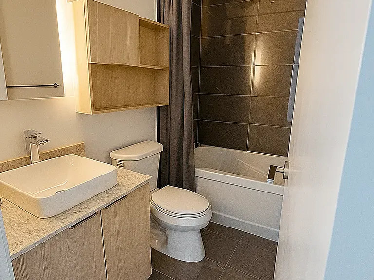 501 Yonge St #2205 — Photo 9