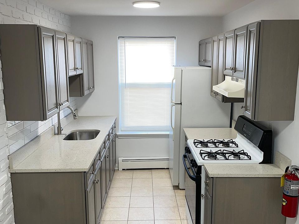 1st image of 169 Franklin St #4