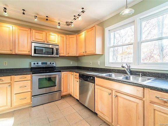 4th image of 372 Anton Dr #372