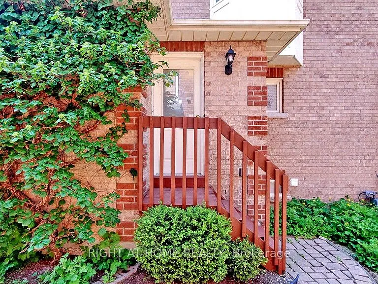95 Lensmith Dr #MAIN AND UPPER FLOOR — Photo 36