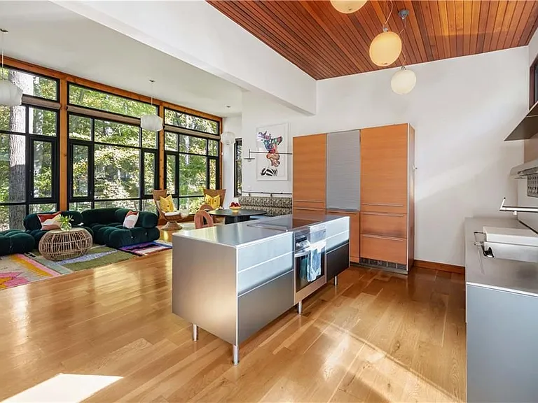 515 Claire Dr — Photo 32