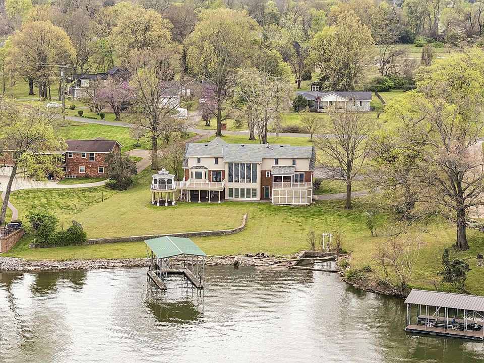 1st image of 3211 Lakeshore Dr