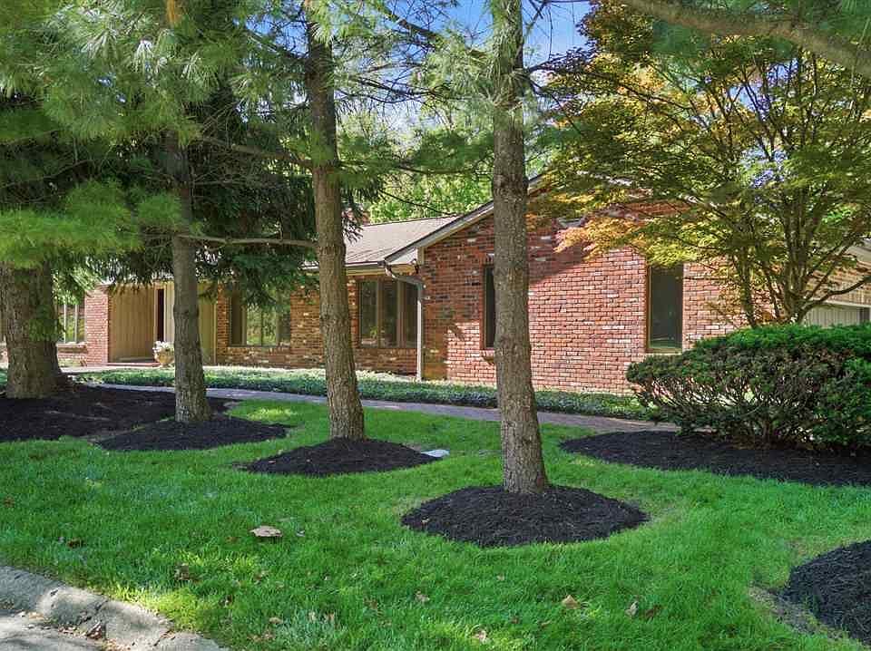 1st image of 3090 Parkwood Dr