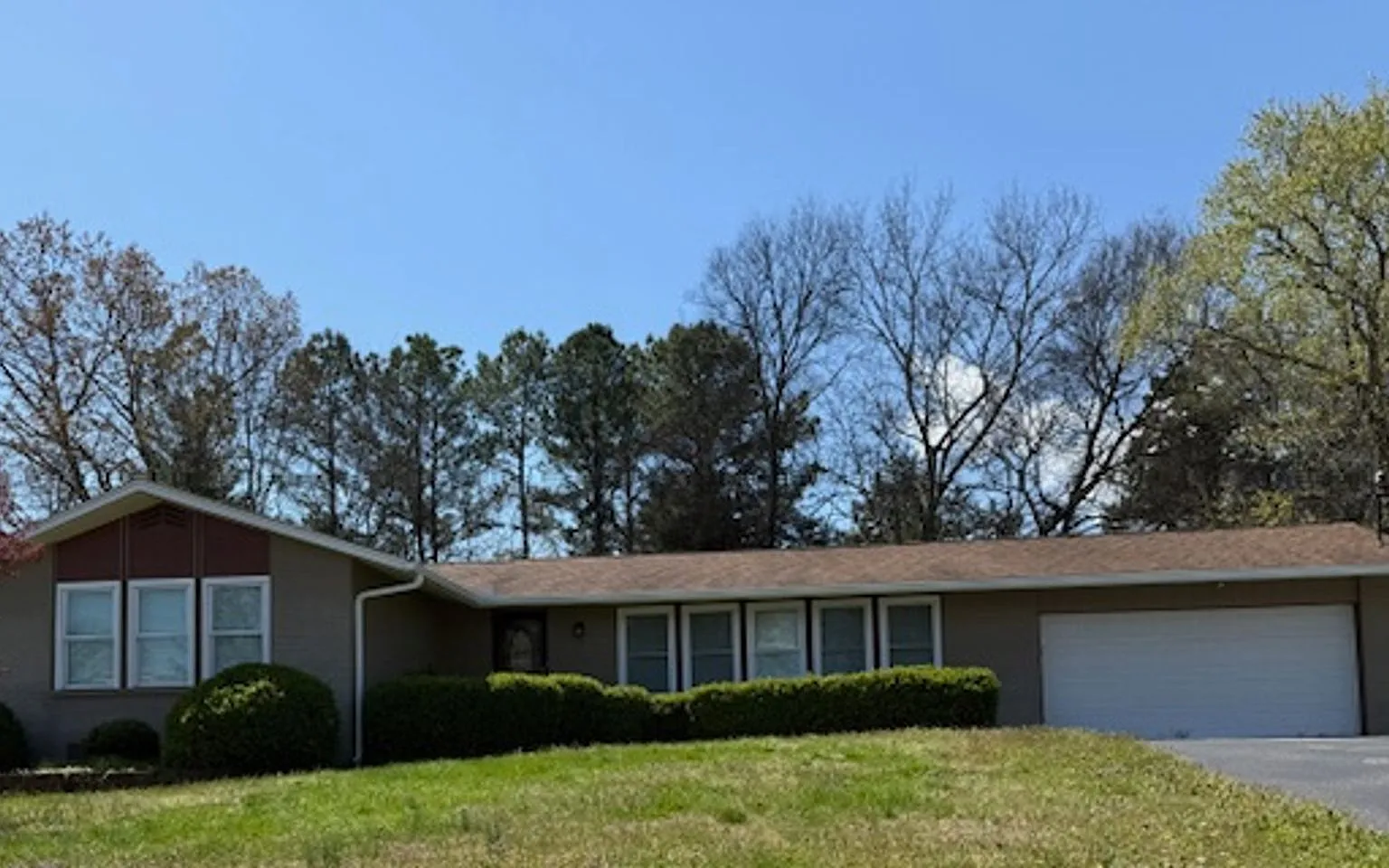 3 bed, 2.0 bath, 1900 sqft, $2,600 — Photo 1