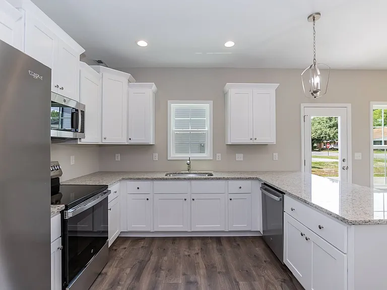 208 S Leslie St — Photo 9