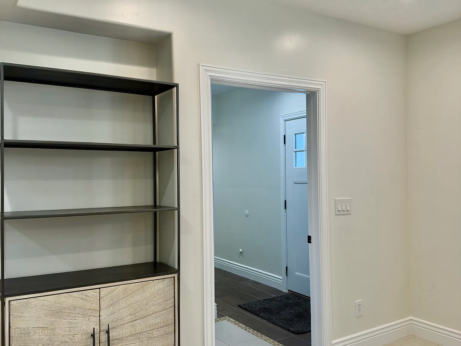 3 bed, 1300 sqft, $770 — Photo 4