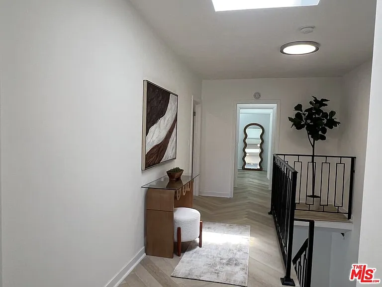 508 N Canon Dr — Photo 25