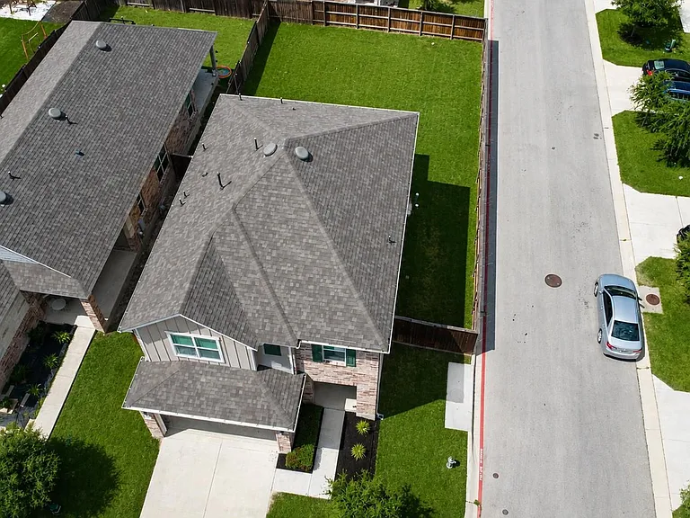 521 Lady Swiss Ln — Photo 20