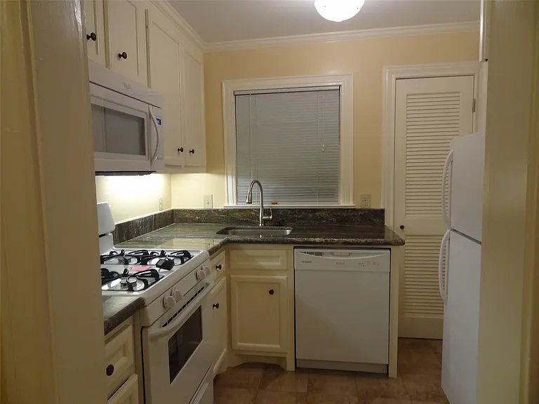 633 Harvard St — Photo 7
