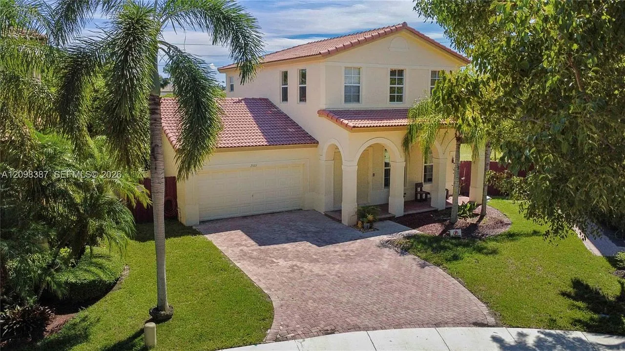 4 bed, 4.0 bath, 2347 sqft, $4,000 — Photo 2