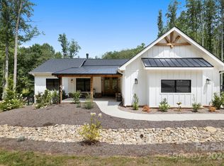 2004 Pisgah Dr, Hendersonville, NC 28739