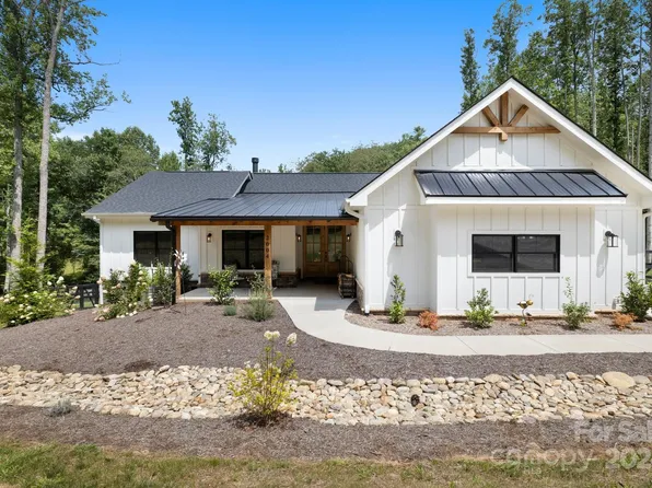 2004 Pisgah Dr, Hendersonville, NC 28739