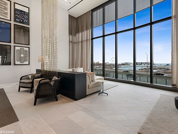 4th image of 211 N Harbor Dr #908