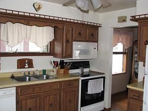 3rd image of 707 James Ct