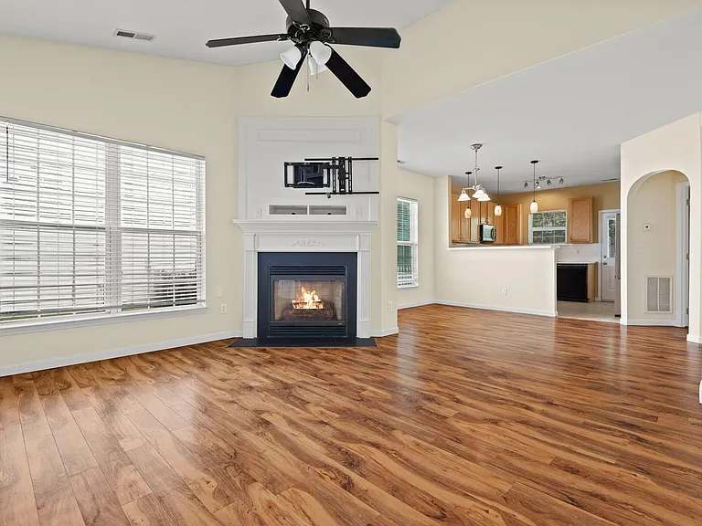2225 Gablefield Ln — Photo 3